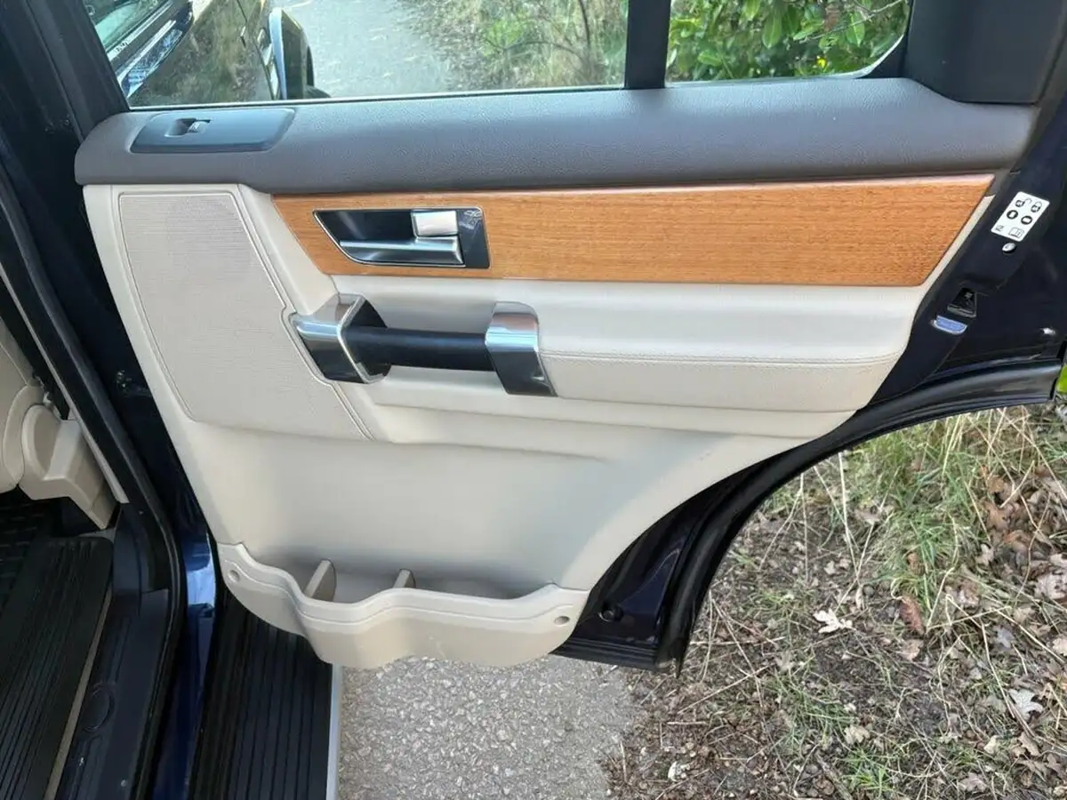 2014-land-rover-discovery-4-30-sd-v6-hse-big-17