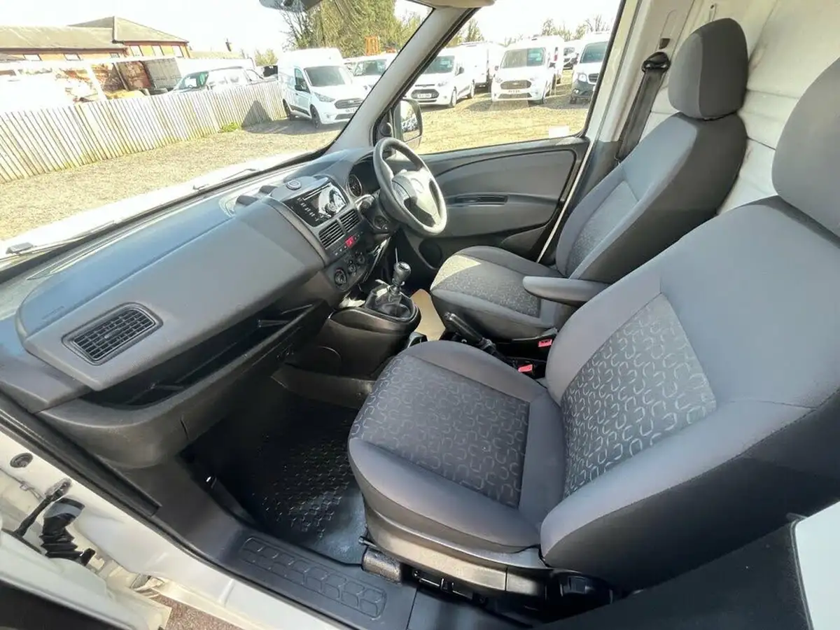 2021-fiat-doblo-cargo-16td-l2h1-maxi-tecnico-120bhpeu6dt-panel-van-big-12