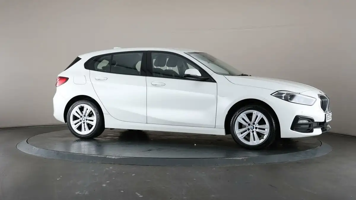 2020-bmw-1-series-15td-116d-sport-big-49