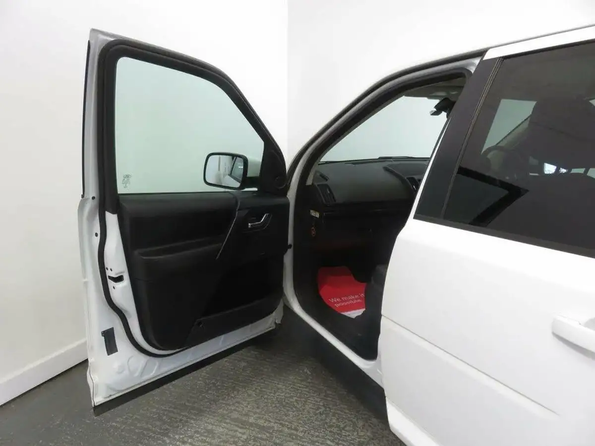 2014-land-rover-freelander-2-22td4-se-tech-big-19