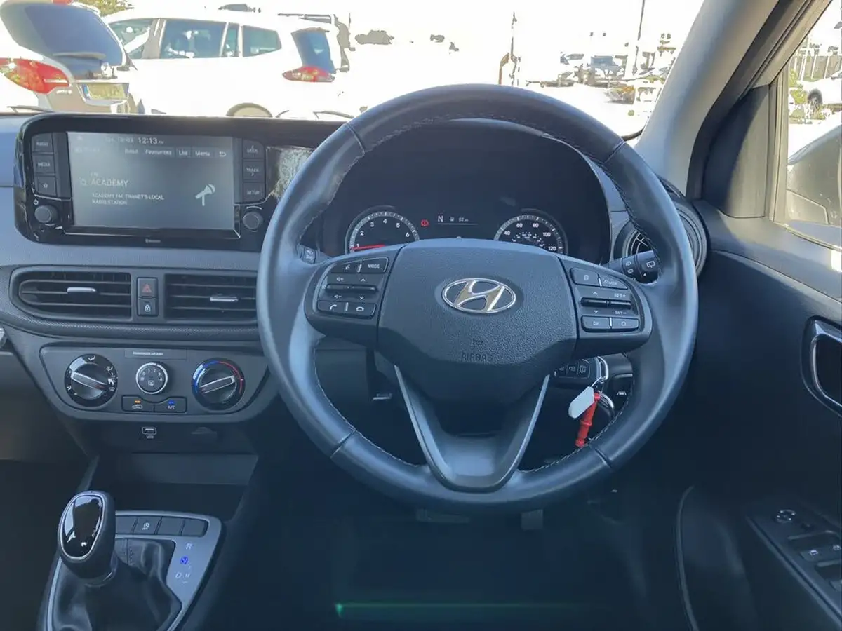 2023-hyundai-i10-10-se-connect-auto-big-14