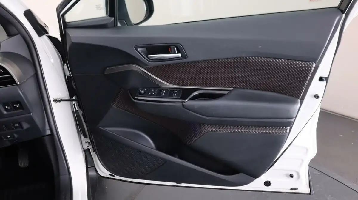 2019-toyota-c-hr-12-excel-awd-cvt-big-15