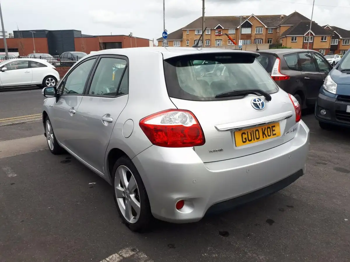2010-toyota-auris-18-vvt-i-hsd-t-spirit-big-4