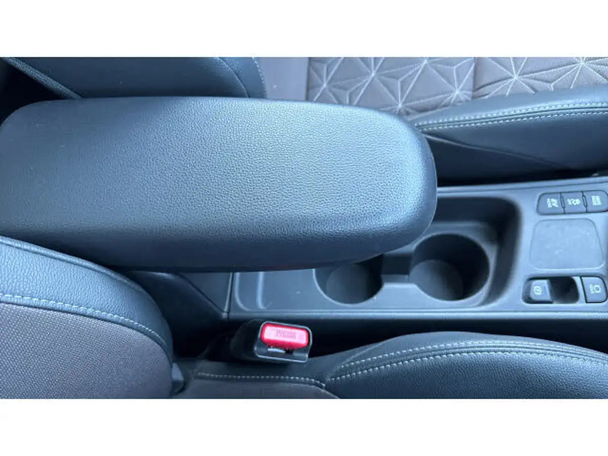 2022-toyota-yaris-cross-15-vvt-i-excel-big-39