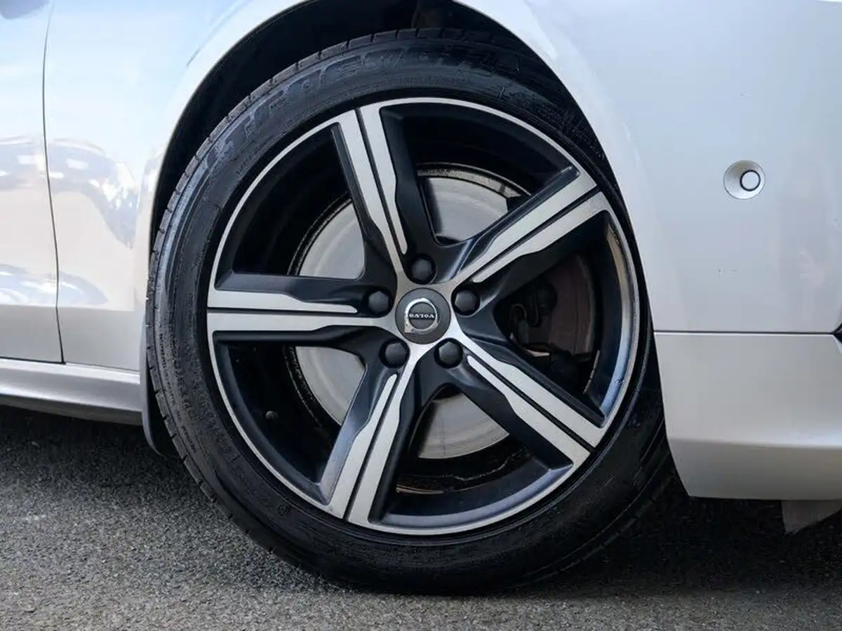 2018-volvo-s90-20td-d5-r-design-4x4-big-10