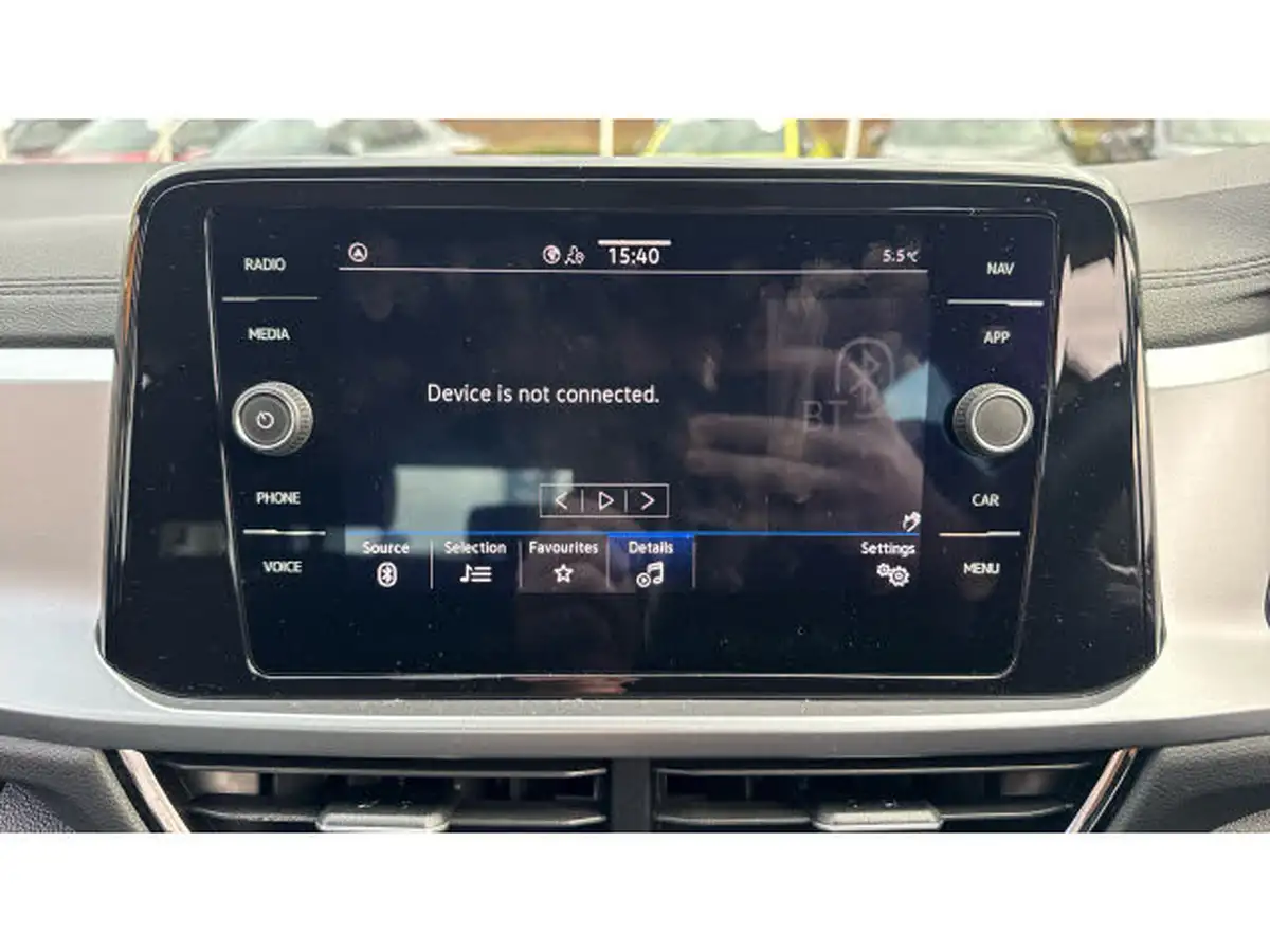 2023-volkswagen-t-roc-10-tsi-life-big-32