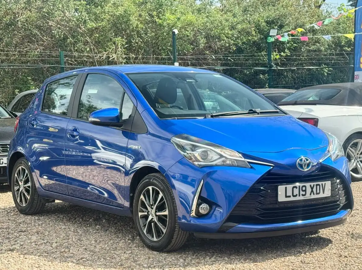 2019-toyota-yaris-15-vvt-i-icon-tech-98bhp-hybrid-1497cc-e-cvt-big-0
