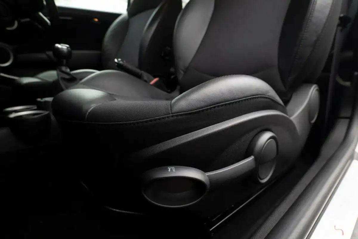 2013-mini-cooper-16-cooper-s-184bhp-sport-chili-hatchback-3d-big-23