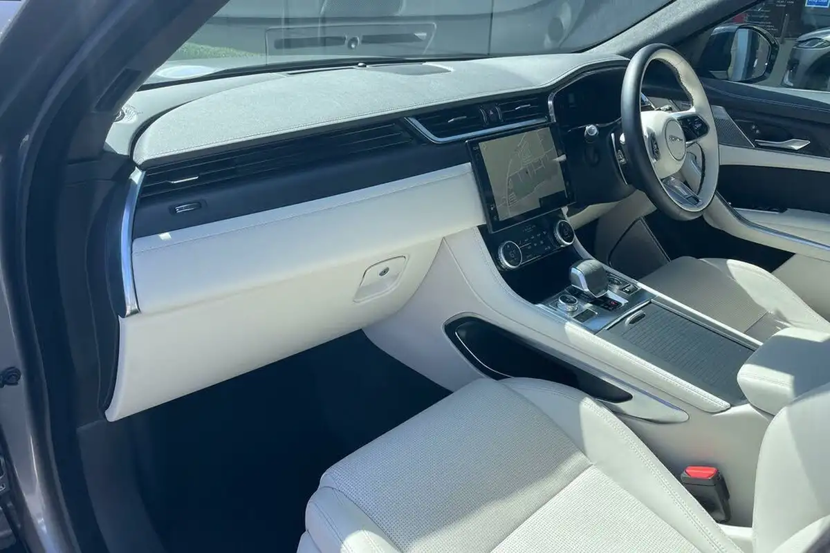 2023-jaguar-f-pace-20-d200-r-dynamic-hse-black-big-32