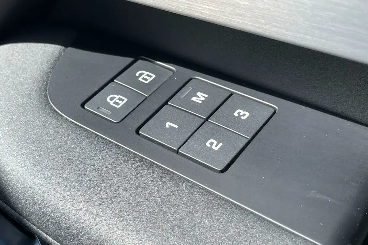 2021-land-rover-discovery-30-d300-r-dynamic-hse-big-54
