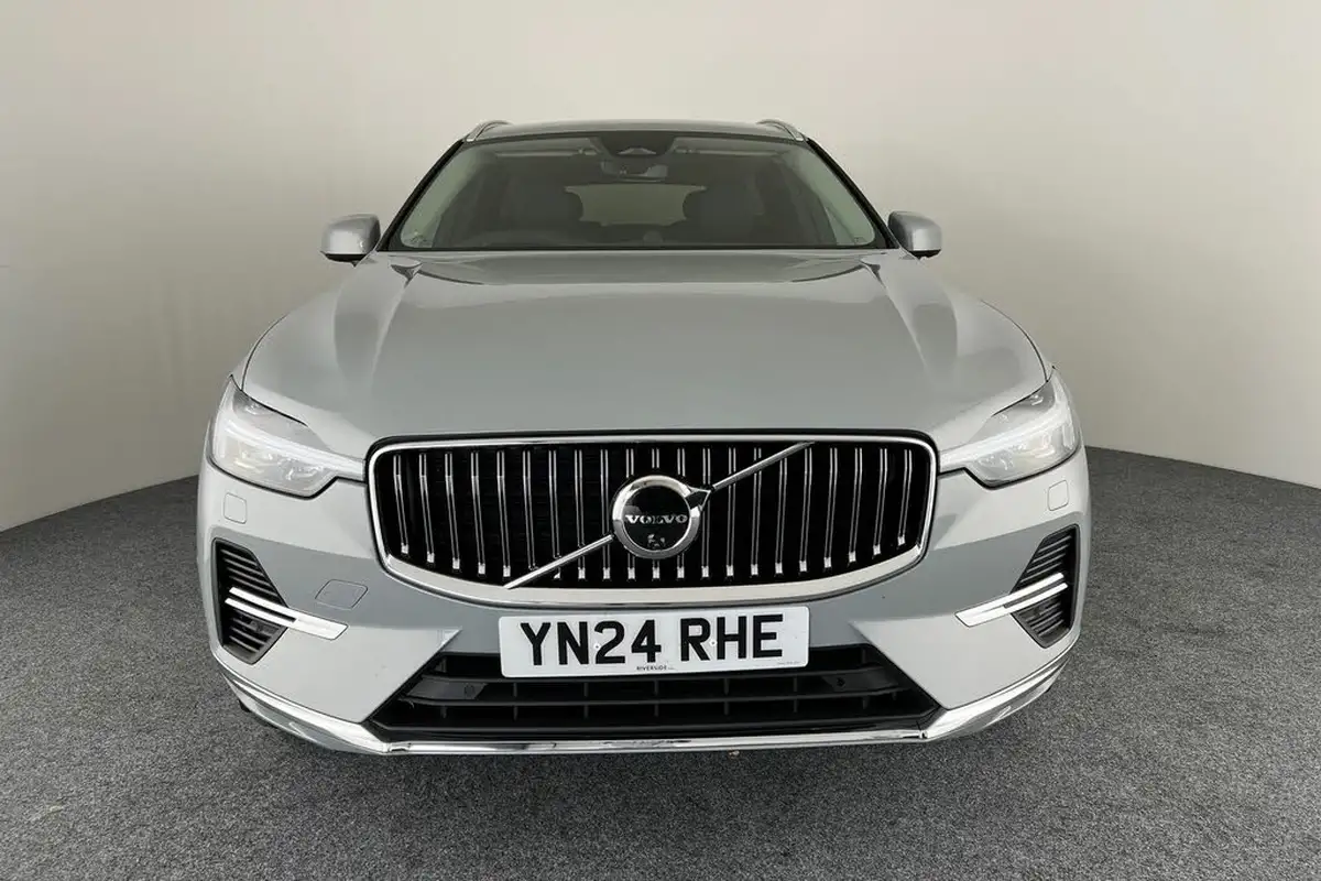 2024-volvo-xc60-20-t8-ultimate-dark-big-24