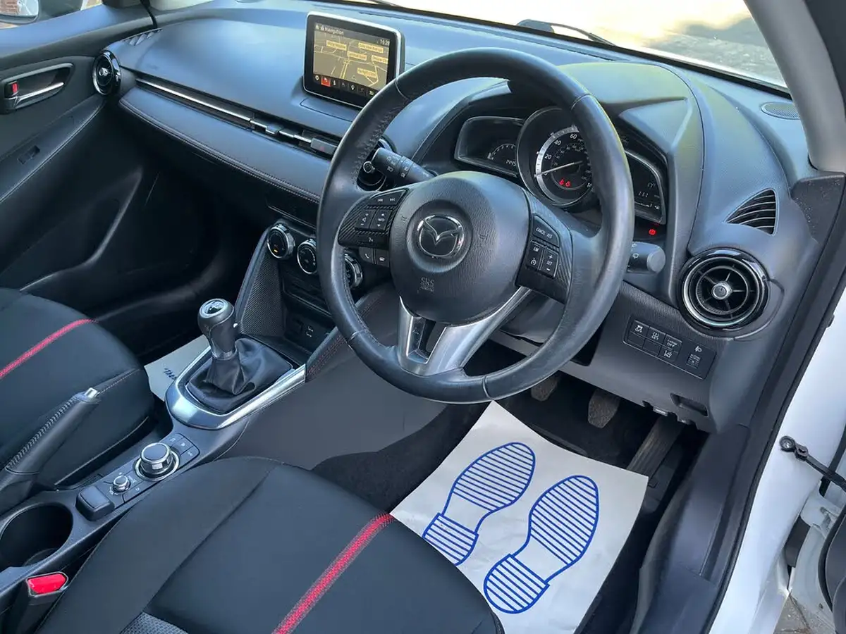 2015-mazda-mazda2-15-sport-nav-90ps-big-19