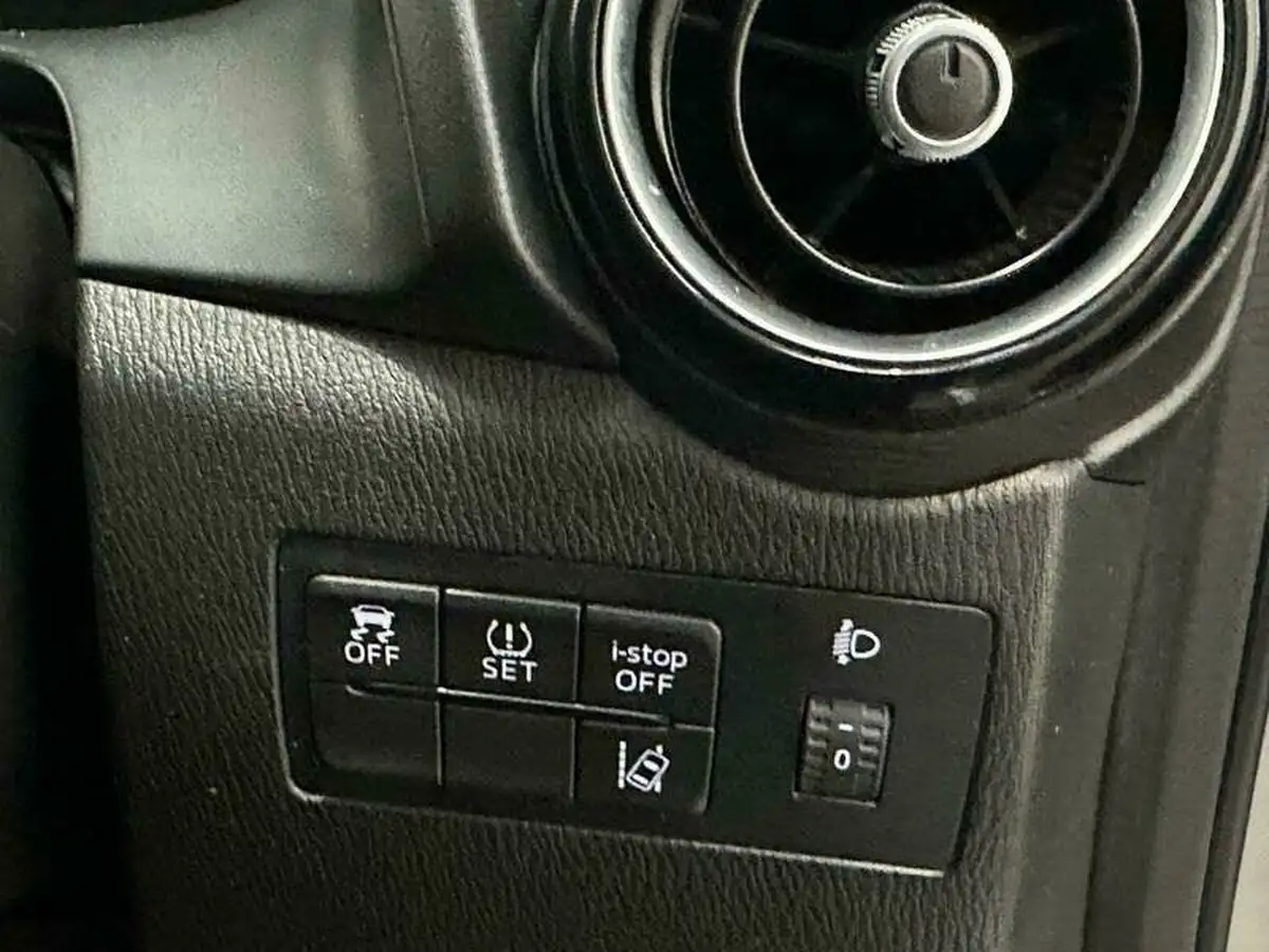 2015-mazda-mazda2-15-sport-nav-90ps-auto-big-27