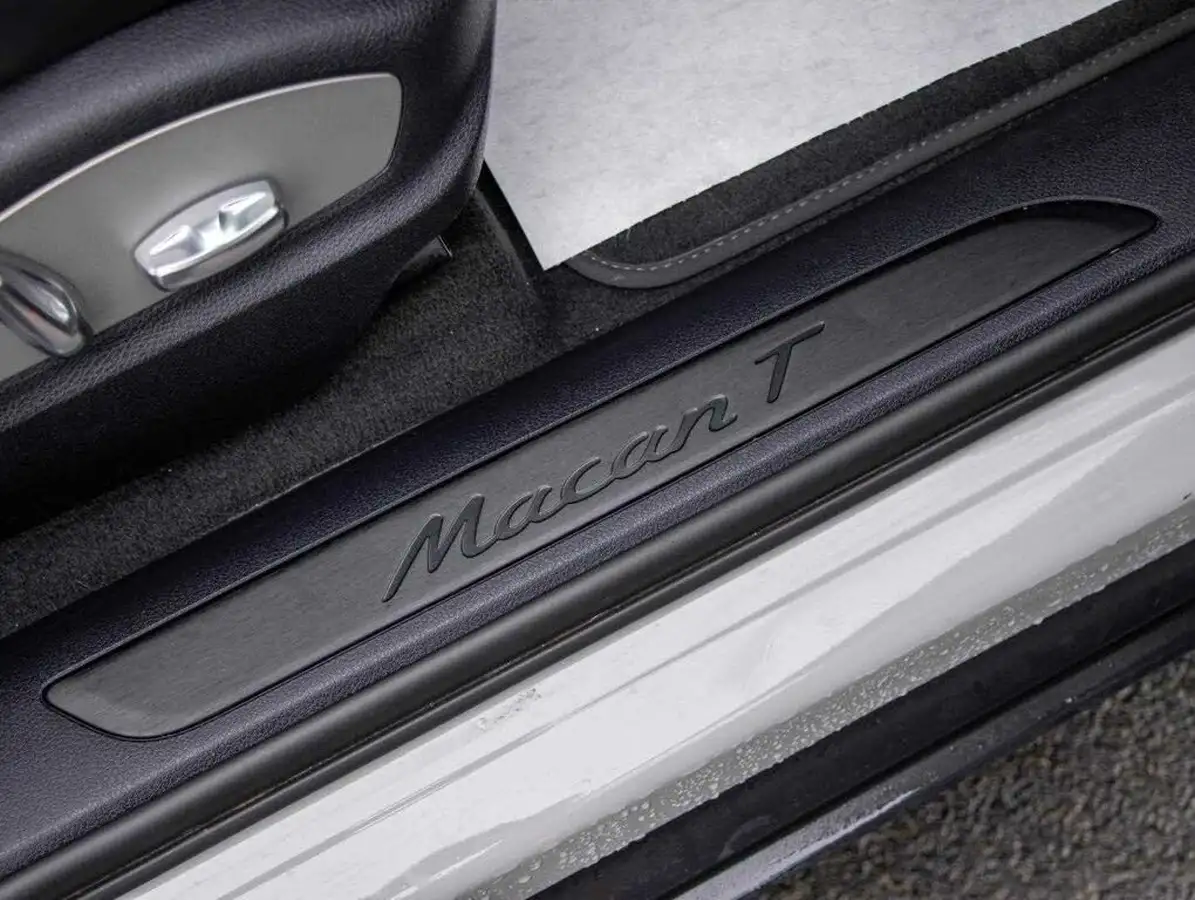 2023-porsche-macan-20-big-14