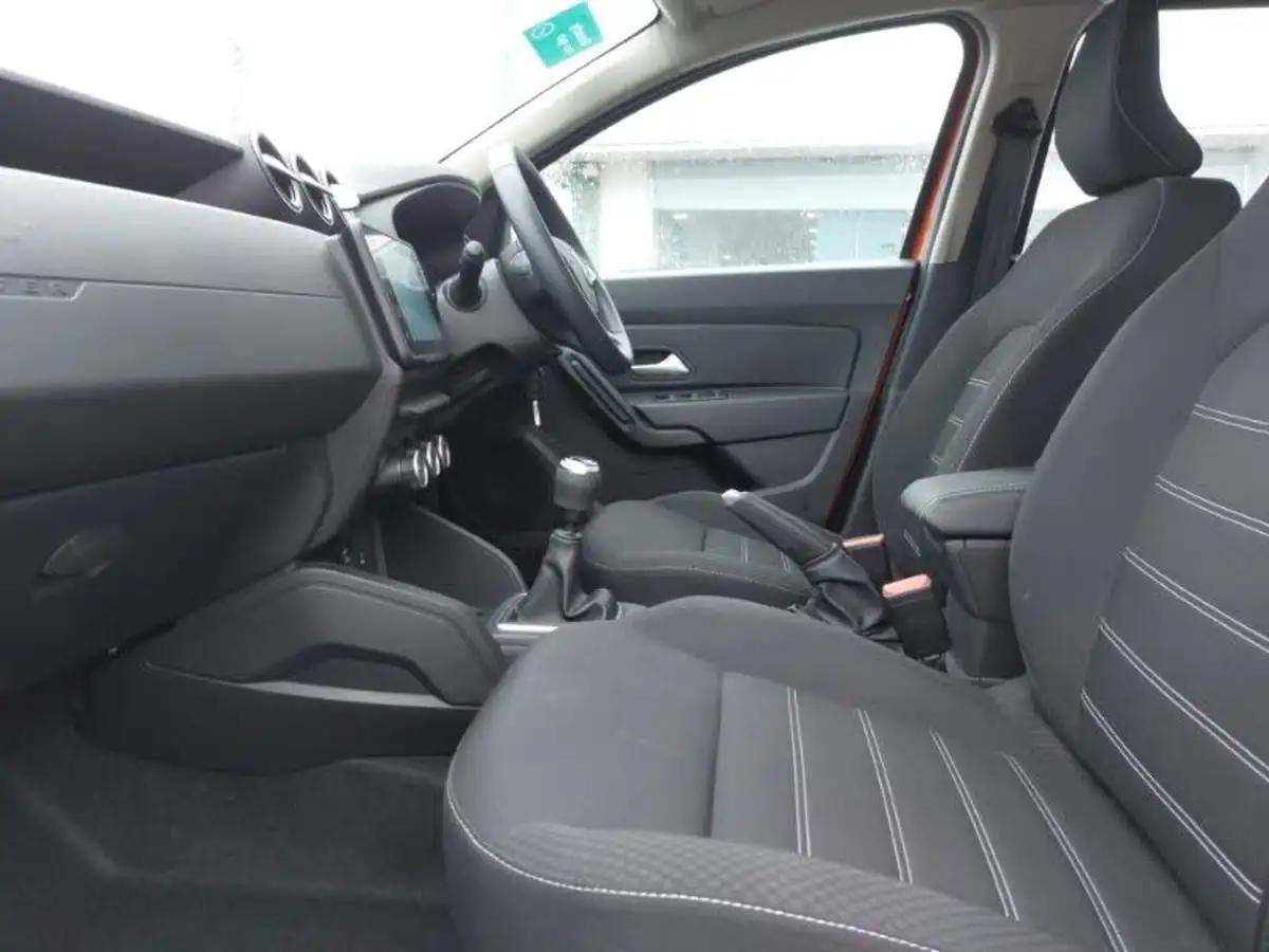 2022-dacia-duster-13-tce-comfort-130hpeu6d-4x2-window-van-big-4