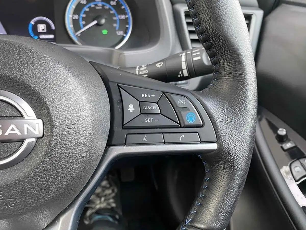 2024-nissan-leaf-e-tekna-39kwh-big-46