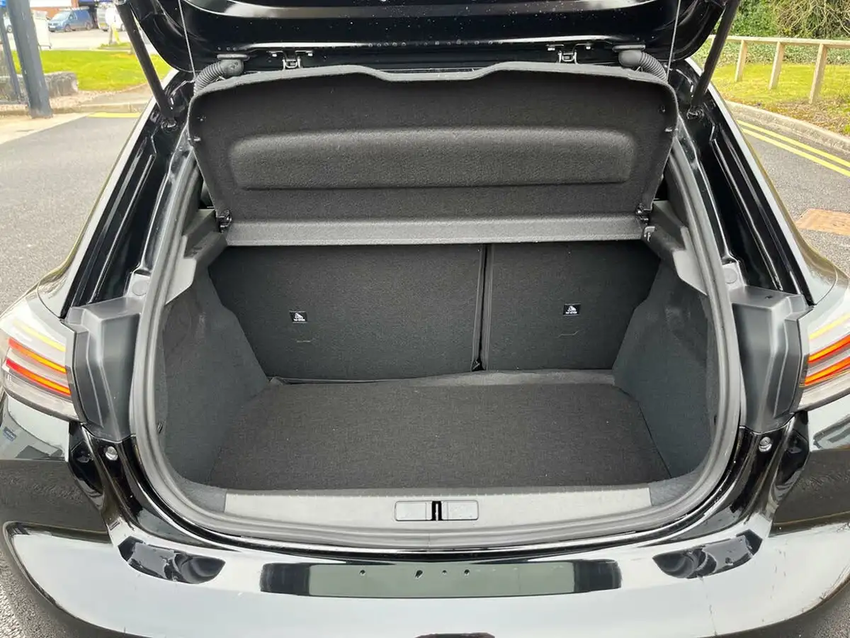 2024-peugeot-208-12-puretech-allure-hybrid-e-dsc6-big-28