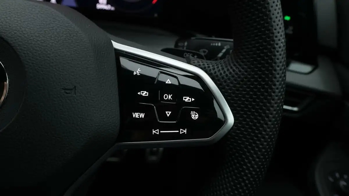 2022-volkswagen-golf-20-tsi-gti-dsg-big-25
