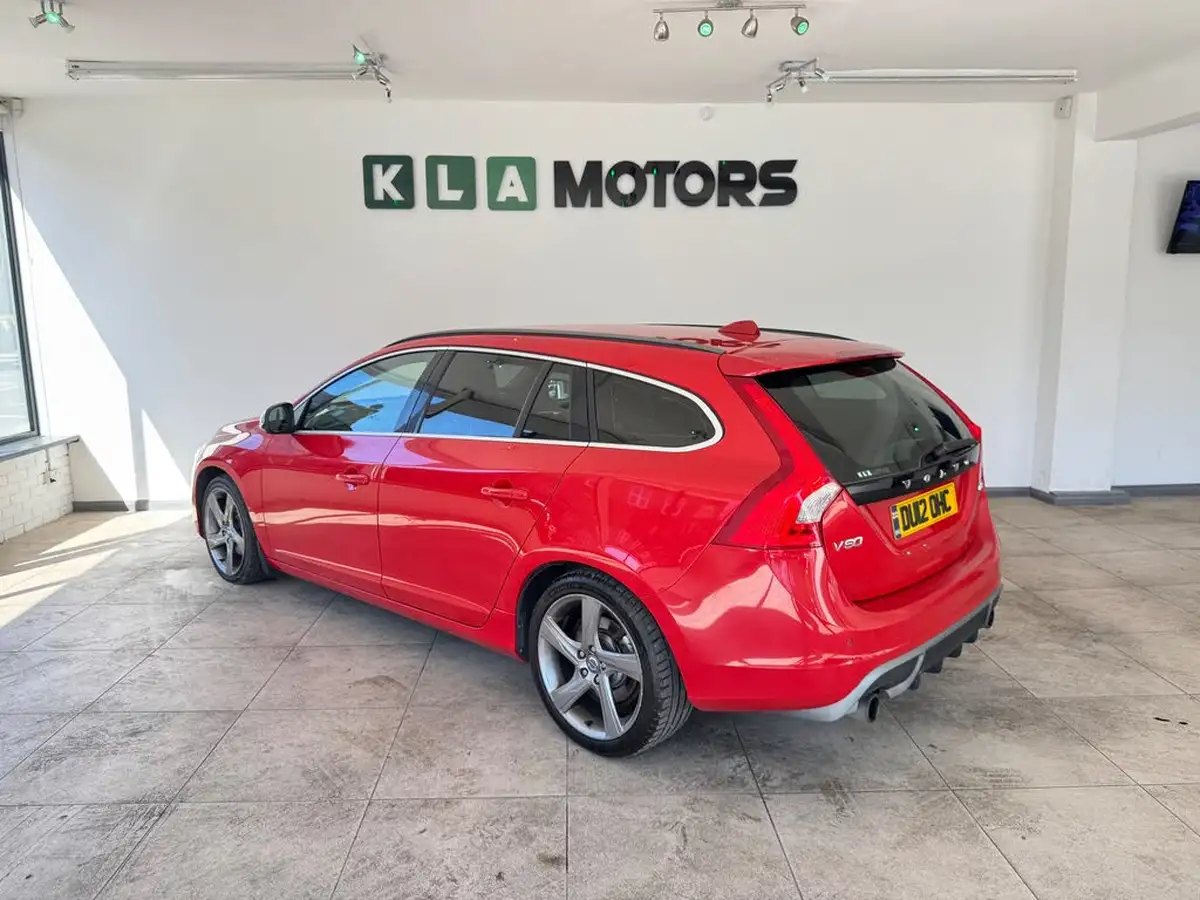 2012-volvo-v60-16td-r-design-115bhp-ss-big-2