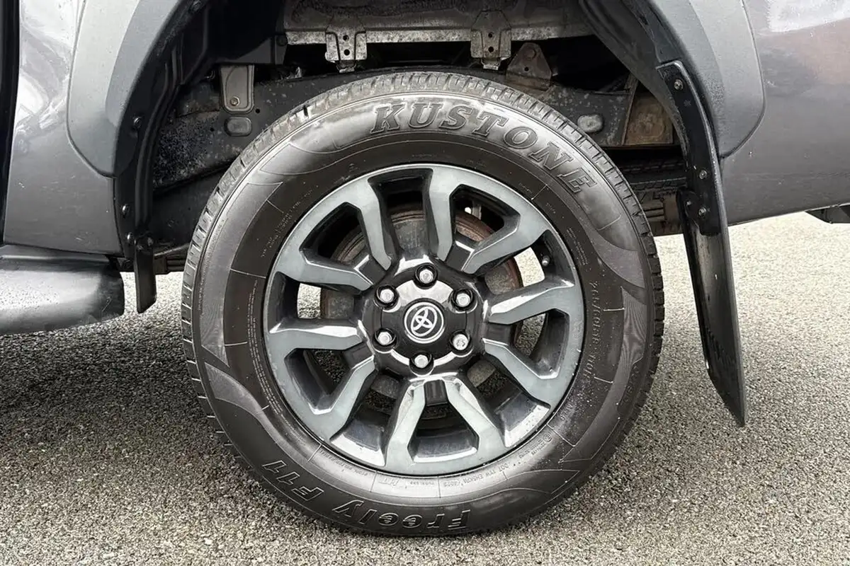 2021-toyota-hi-lux-28d-4d-invincible-x-at35-204hpeu6dt-e-big-11