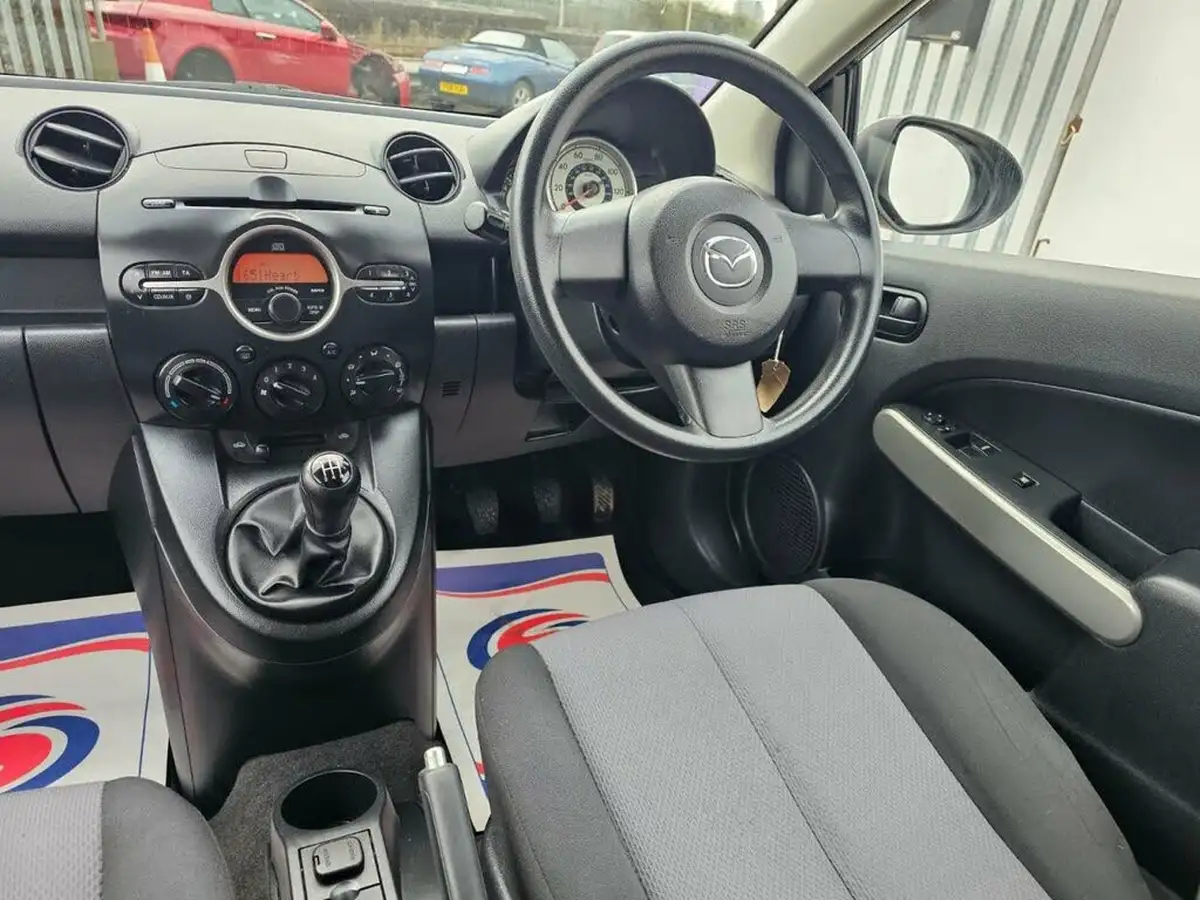 2010-mazda-mazda2-13-ts-air-con-3d-big-13