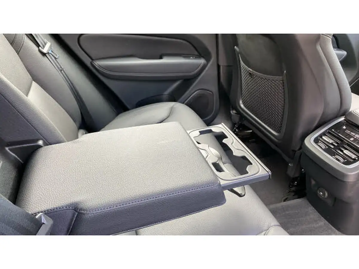 2022-volvo-xc60-20-b5-plus-big-24