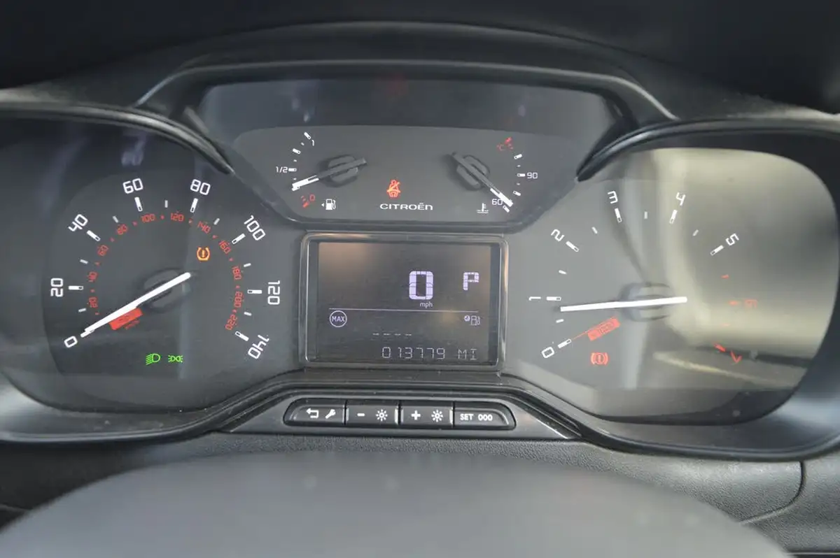2024-citroen-c3-12-puretech-plus-110ps-eat6-big-14