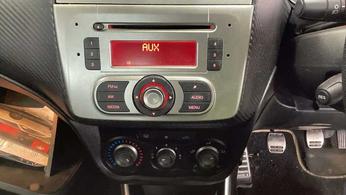 2011-alfa-romeo-mito-14-distinctive-135bhp-big-5