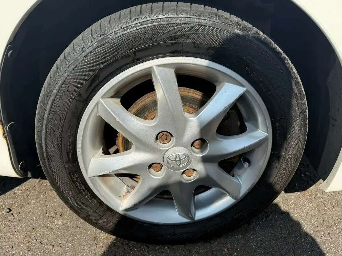 2013-toyota-aygo-10-mode-5d-big-14