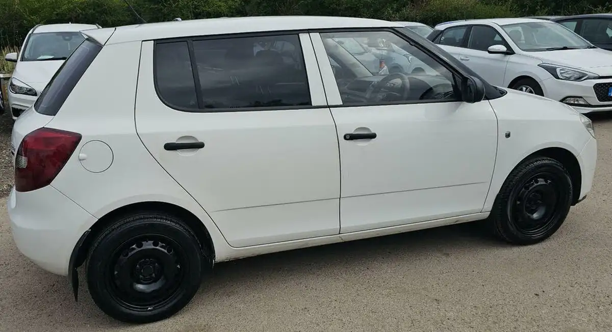 2009-skoda-fabia-12-1-6v-60bhp-hatchback-big-5