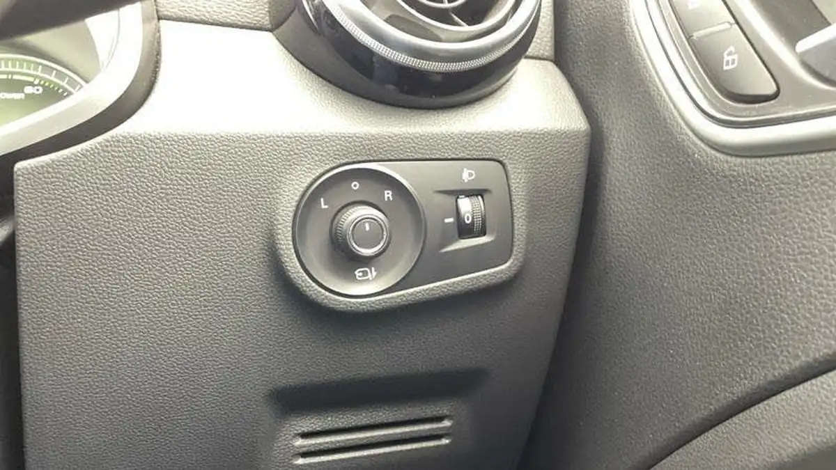 2020-mg-zs-suv-e-exclusive-ev-big-6