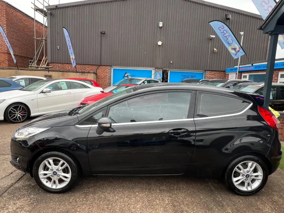 2016-ford-fiesta-125-zetec-3d-big-8