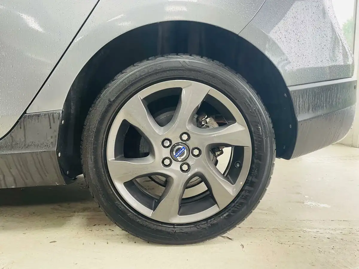 2013-volvo-v40-16td-d2-cross-country-lux-nav-big-17