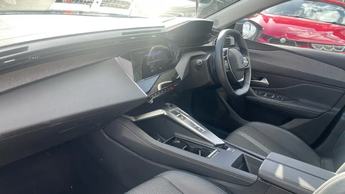 2023-peugeot-308-12-puretech-allure-130ps-ss-eat8-big-10