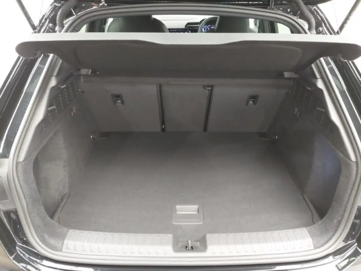 2023-audi-a3-20-35-tdi-s-line-sportback-5d-big-7