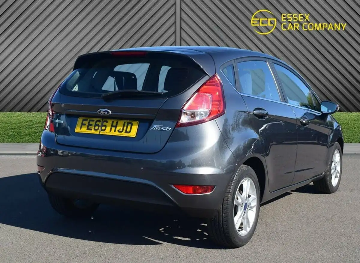 2016-ford-fiesta-10t-zetec-100ps-ecoboost-ss-5d-big-9