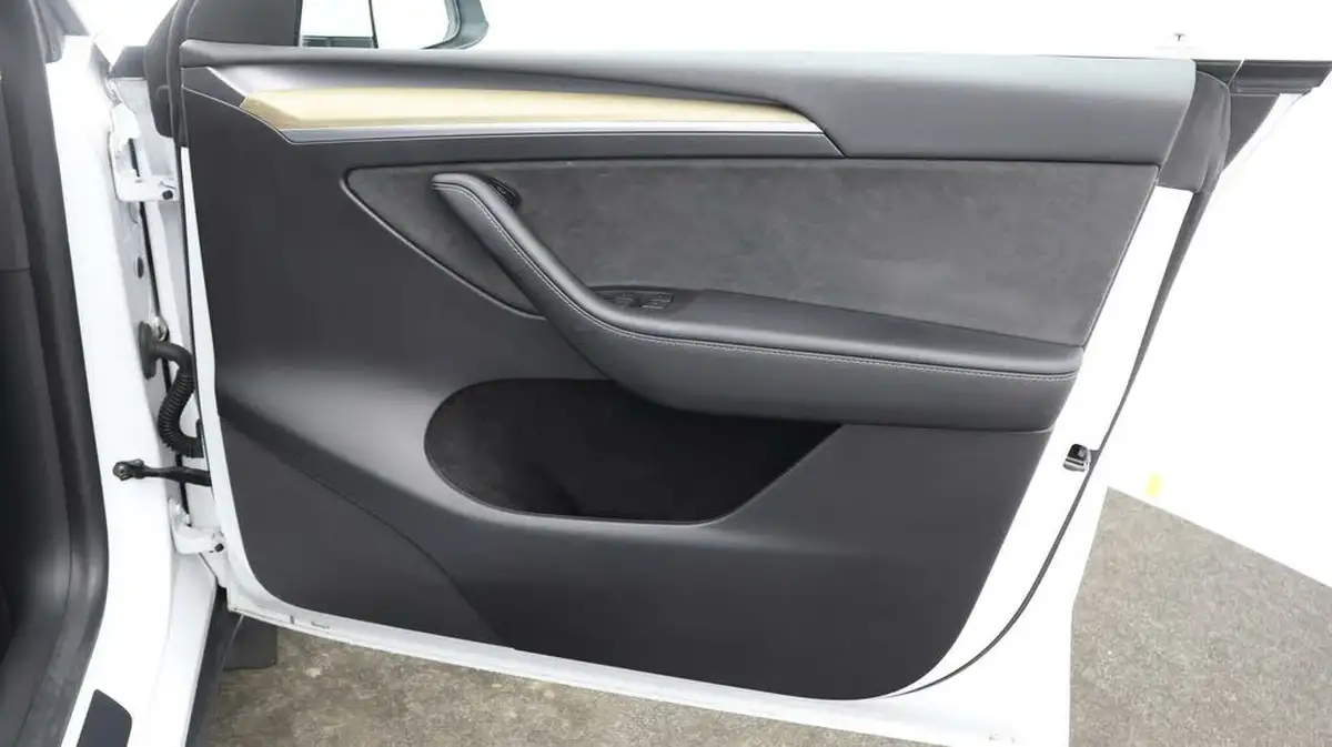2022-tesla-model-y-e-rwd-big-14