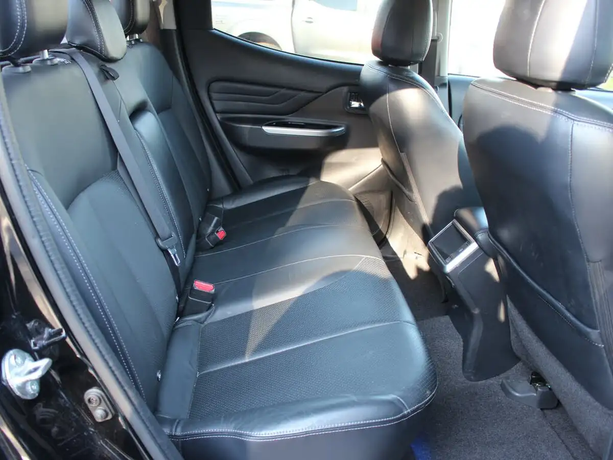 2020-mitsubishi-l200-22di-d-barbarian-auto-big-25