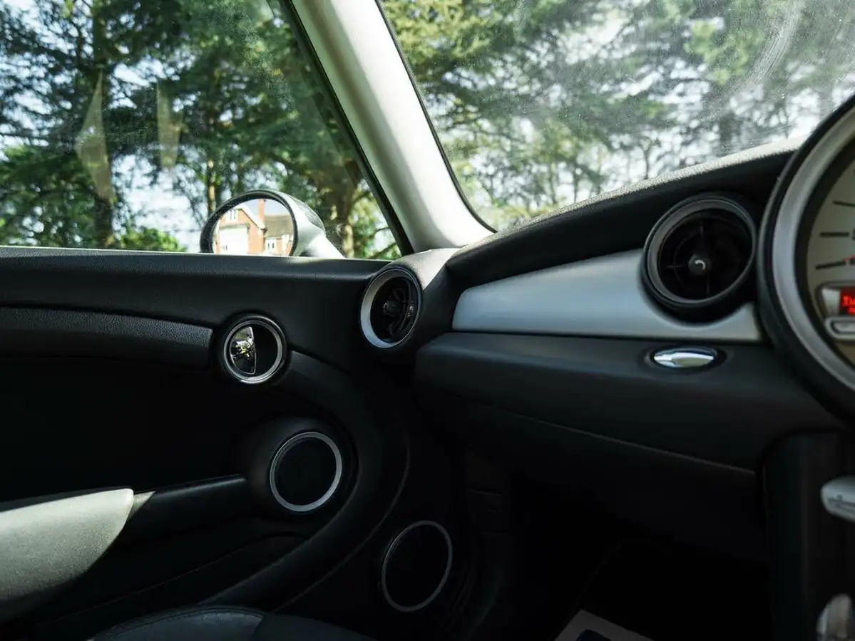 2008-mini-cooper-16-cooper-120bhp-hatchback-3d-big-23