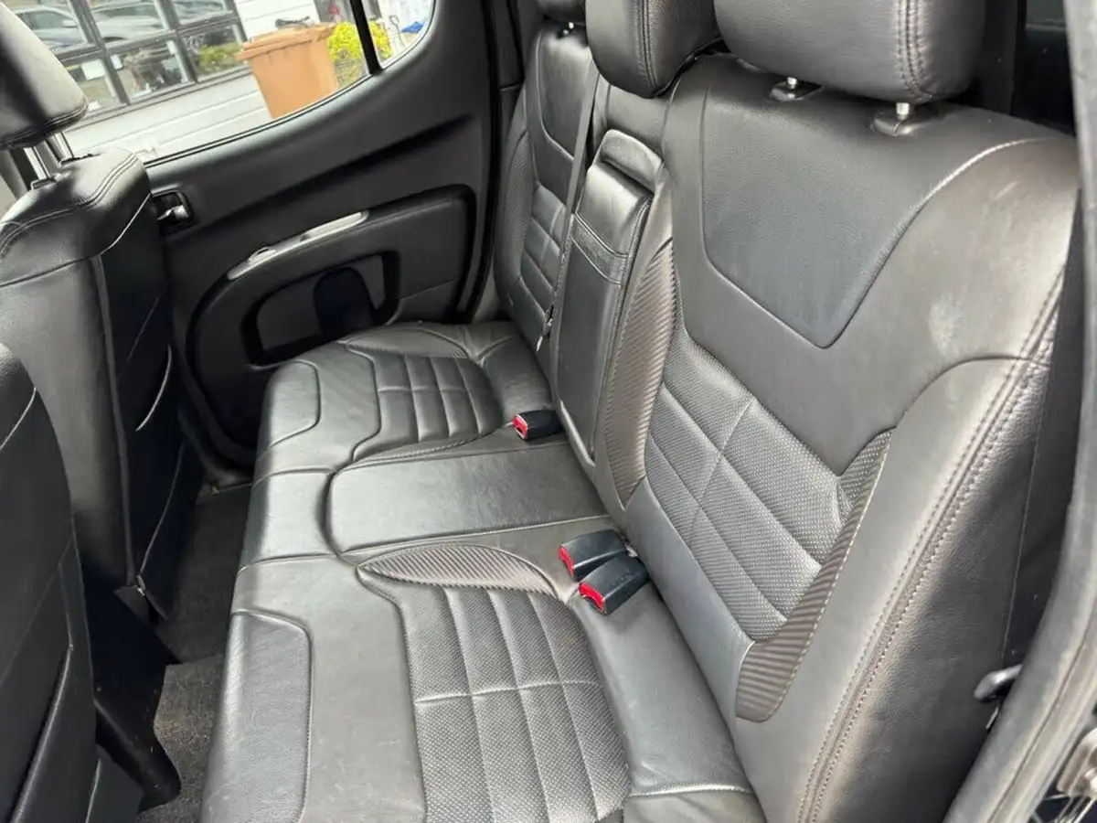 2014-mitsubishi-l200-25td-barbarian-black-big-23