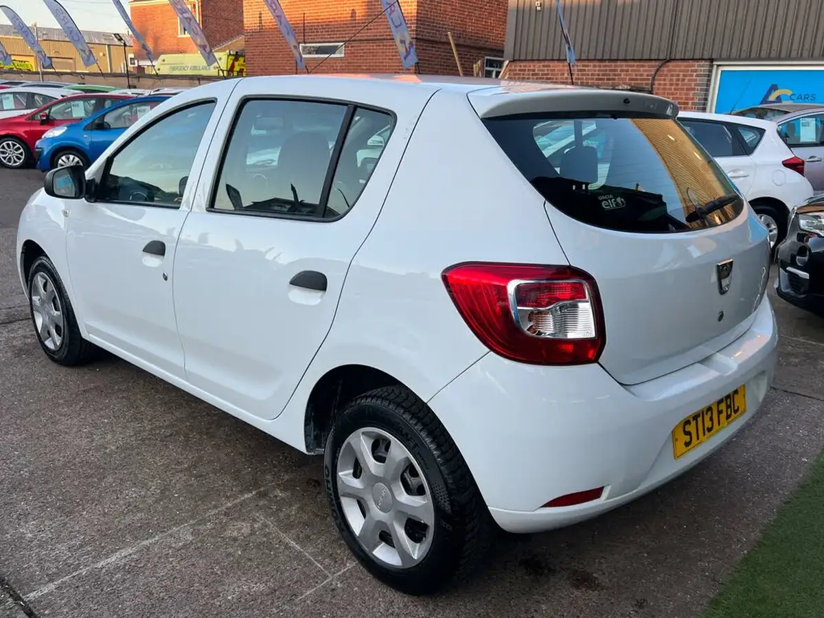 2013-dacia-sandero-12-ambiance-big-10