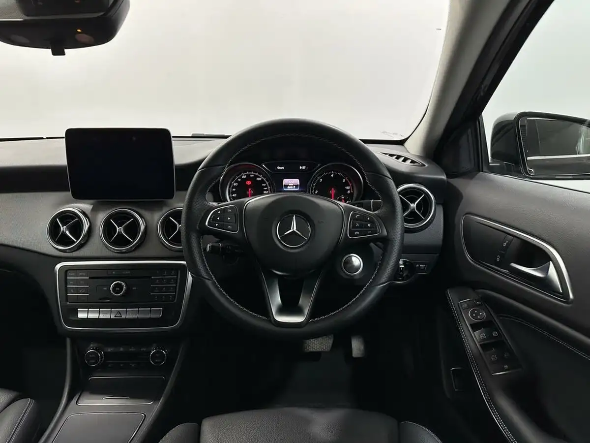2017-mercedes-benz-gla-class-21d-gla-200d-sport-ss-7g-dct-big-10