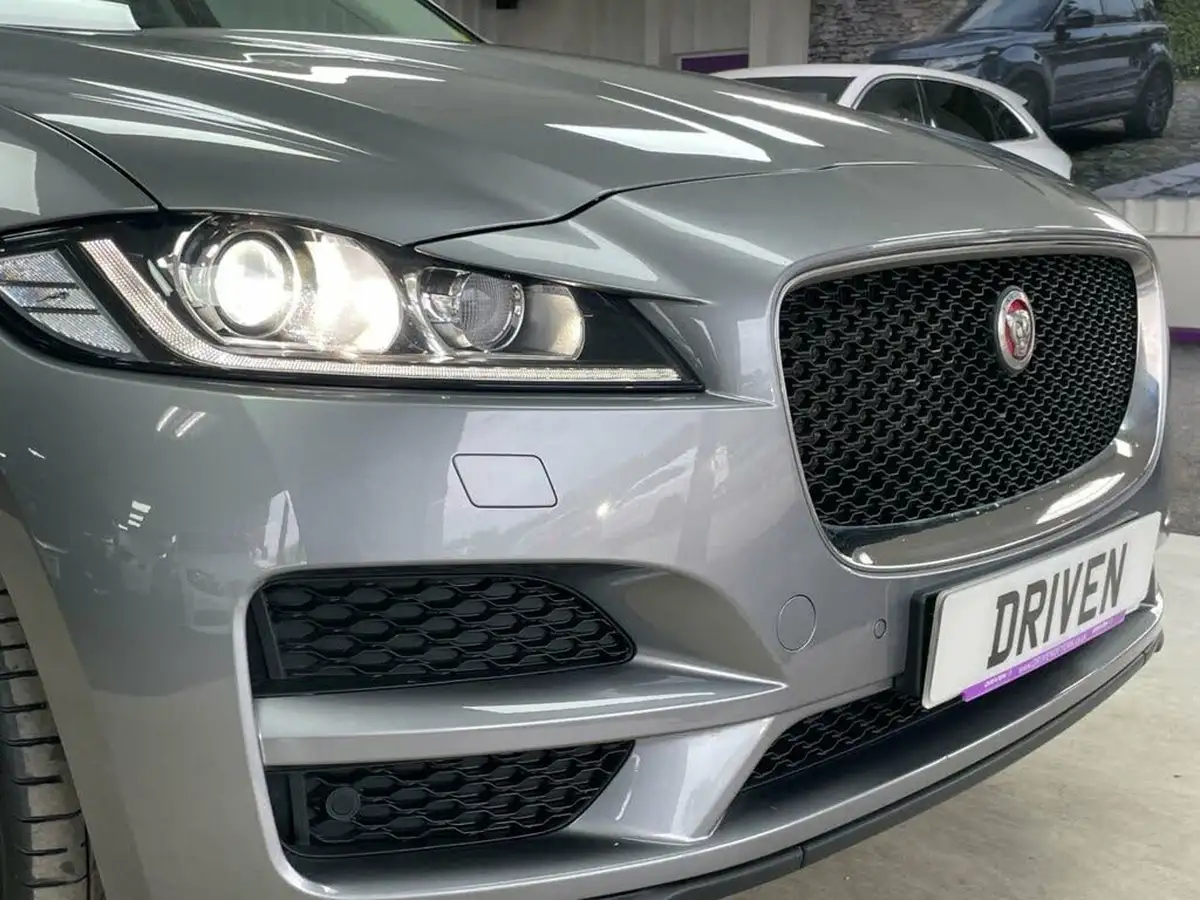 2020-jaguar-f-pace-20-i4d-portfolio-180ps-awd-auto-big-3