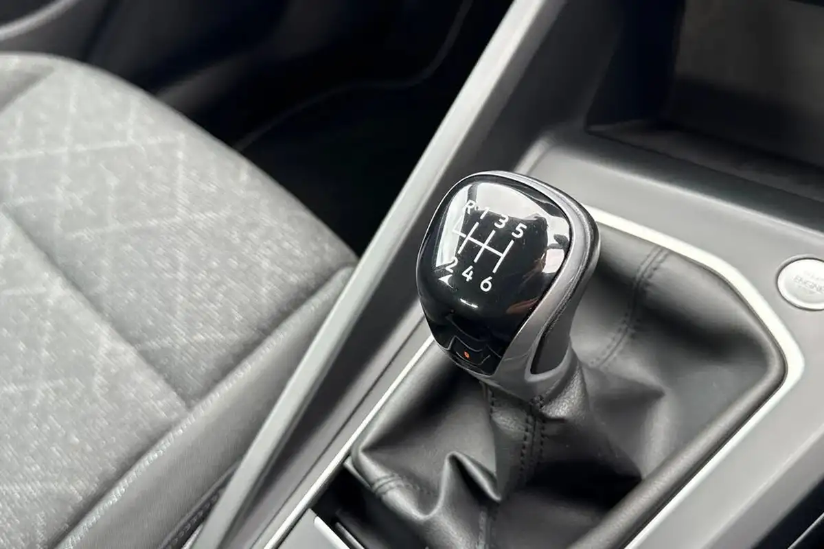 2021-volkswagen-golf-10-tsi-life-hatchback-big-52