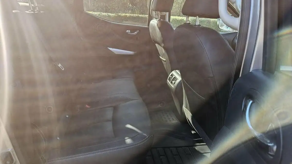 2018-nissan-navara-23dci-tekna-auto-big-23
