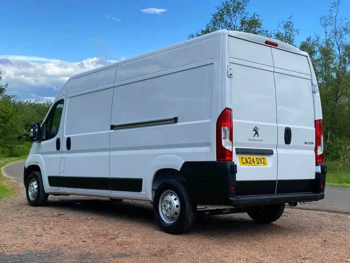 2024-peugeot-boxer-22-bluehdi-professional-premium-335-l3h2-panel-big-6