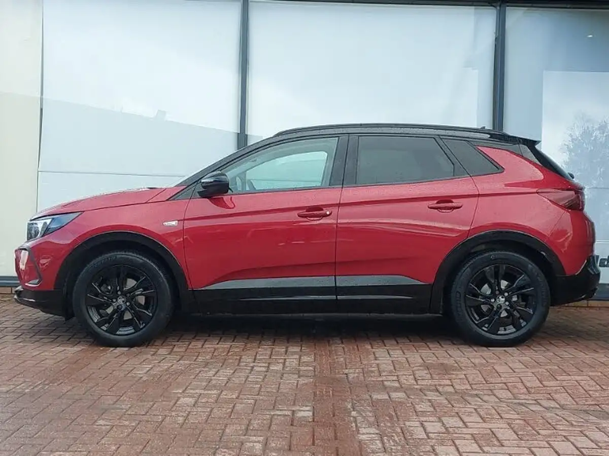2022-vauxhall-grandland-12-gs-line-big-3