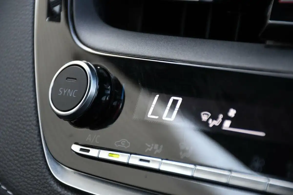 2024-toyota-corolla-18-vvt-i-icon-touring-sports-big-27
