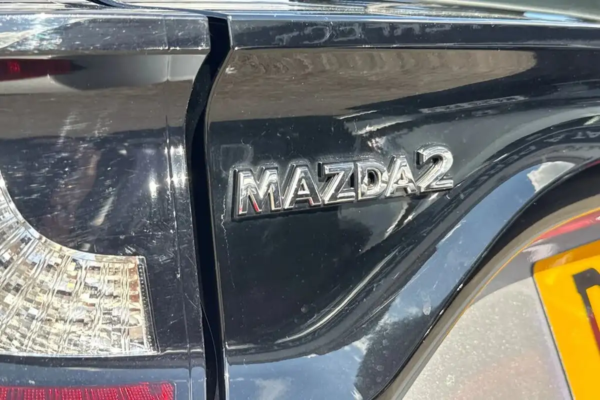 2022-mazda-mazda2-15-agile-big-37