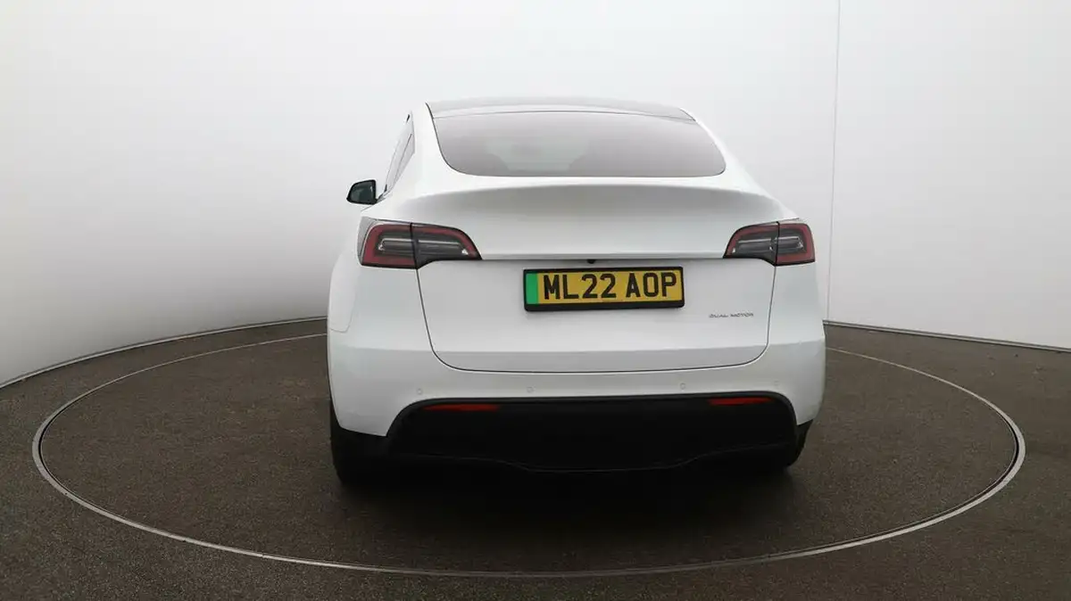 2022-tesla-model-y-e-long-range-big-6
